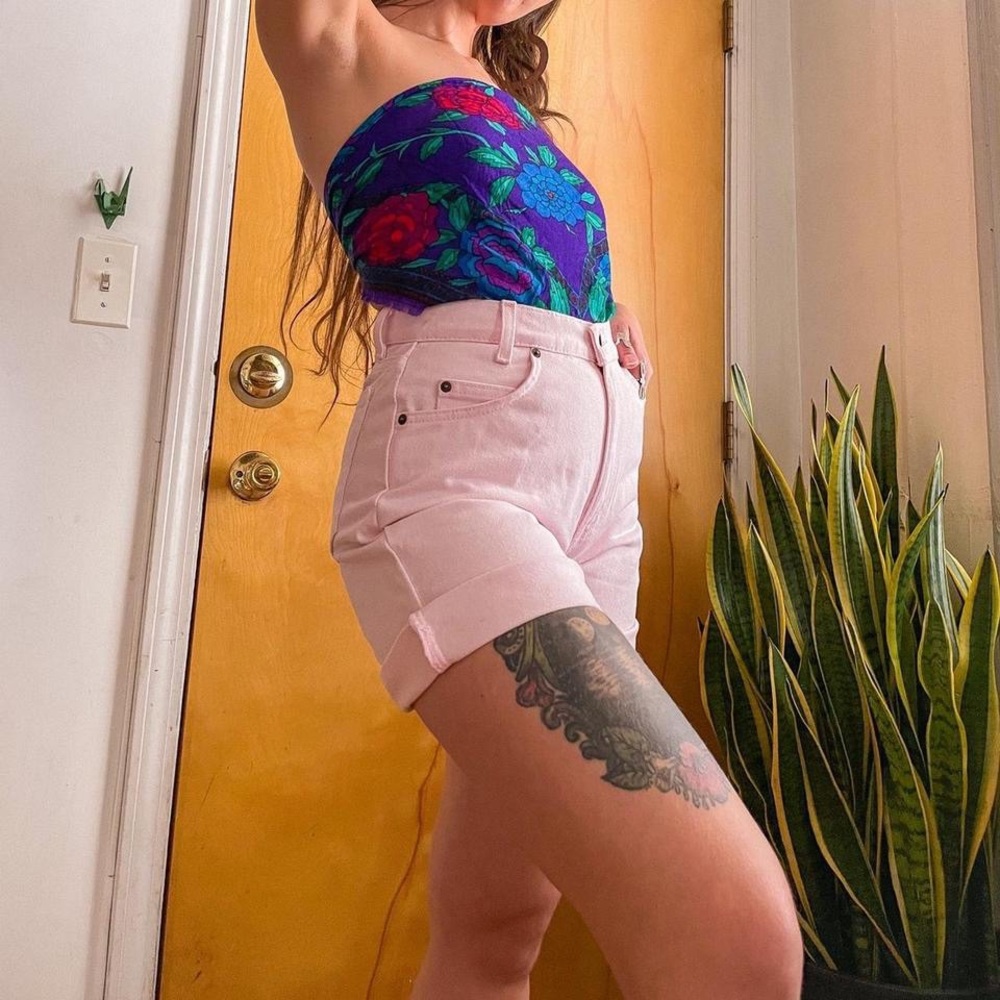 Vintage Orange Tab high Waisted Levi Shorts - Picture 4 of 4